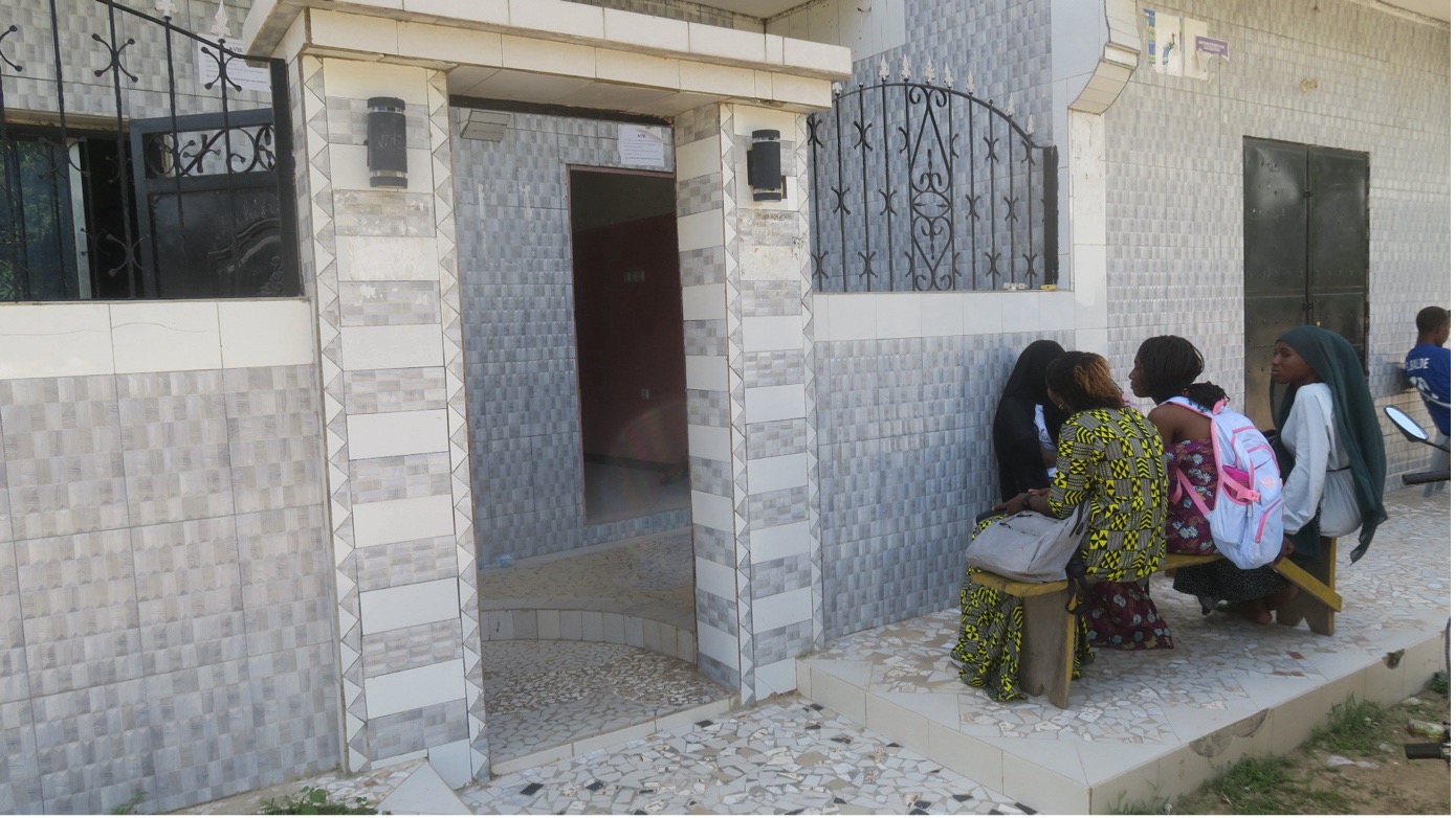 A l’heure actuelle l’école loue ces locaux dans l’attente d’un bâtiment en construction.